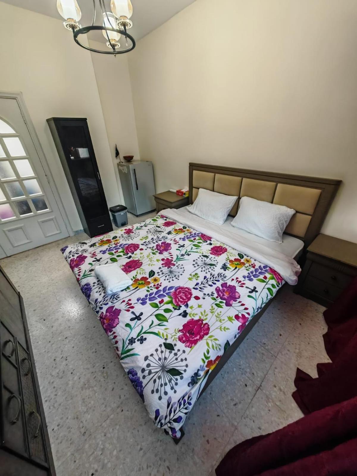 Hospedagem domiciliar 5 Couples Must Present Marriage Certificate Upon Check-in *